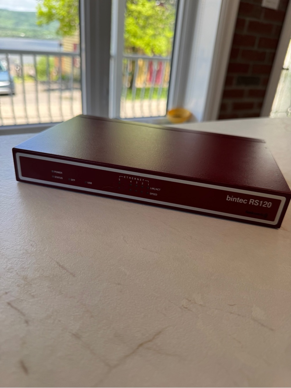 RS120 Wired Router in Maroon - Reliable Small Network Performance